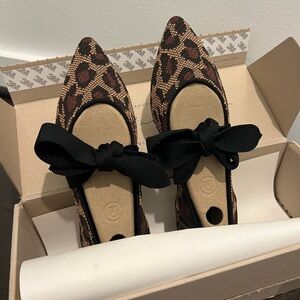 Size 7.5 Rothy’s Pointed-toe Flats w/ Bows
